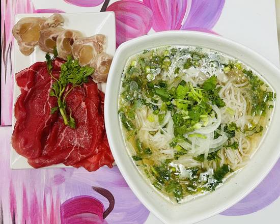 Order P6. Steak Tendon And Tripe Noodle Soup food online from Pho Binh Minh store, Maple Valley on bringmethat.com