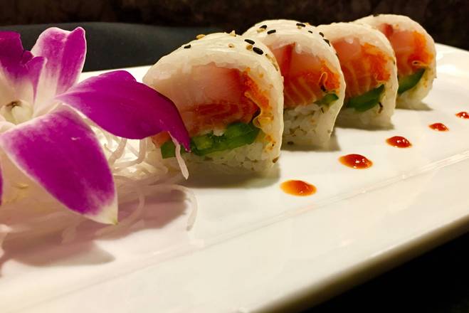 Order Snow Queen Roll food online from Kobe Japanese Restaurant store, Bismarck on bringmethat.com
