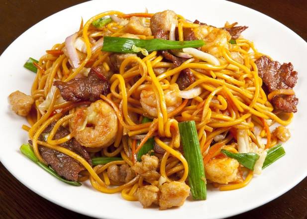 Order 7.7 House Special Chow Mein 招牌炒面 food online from Shandong Bao House store, Seattle on bringmethat.com
