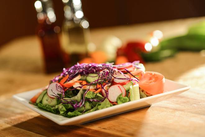 Order Garden Salad food online from Hot Wings Cafe store, Glendale on bringmethat.com