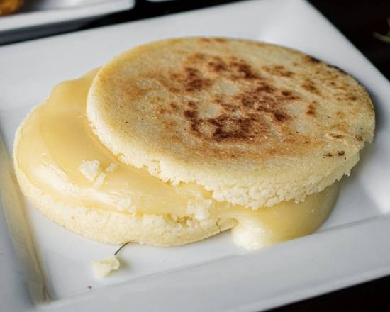 Order Arepa con Queso food online from La Parrilla Latin Food Llc store, Chicago on bringmethat.com