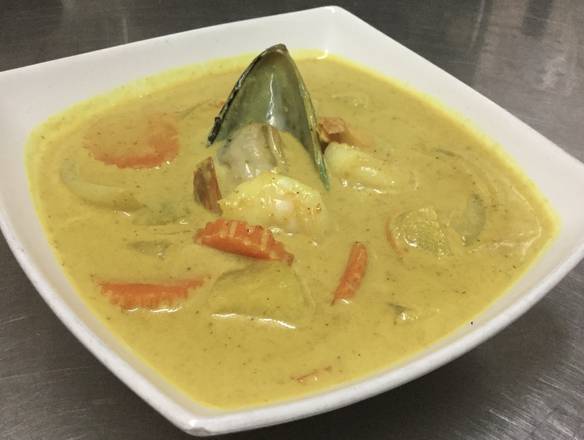 Order Yellow Curry food online from Sticky Rice Cafe store, Oakland on bringmethat.com