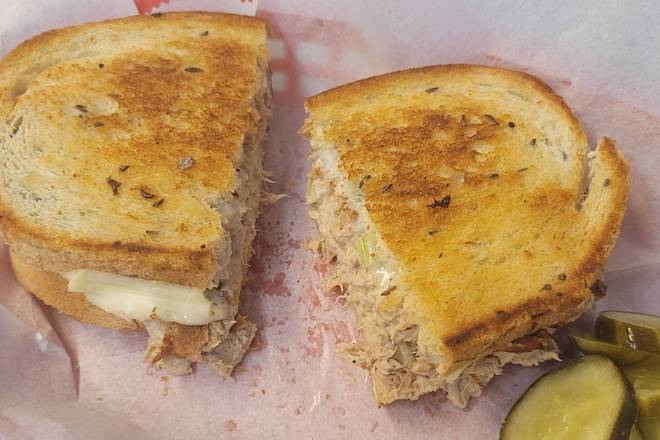 Order Tuna Melt Sandwich food online from Fleetwood diner store, Ann Arbor on bringmethat.com