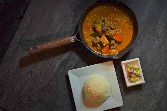 Order Beef Massaman Curry food online from Meng Kitchen store, Orlando on bringmethat.com