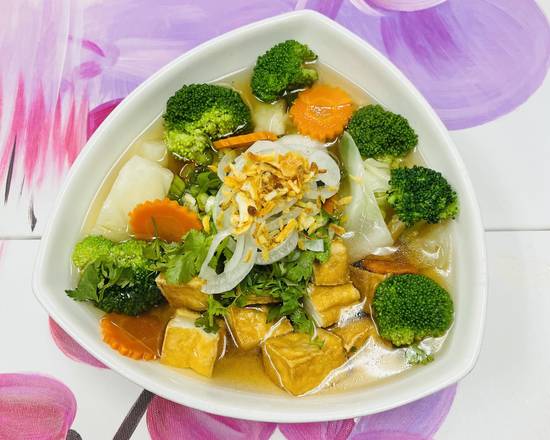 Order V10. Tofu and Vegetable Noodle Soup food online from Pho Binh Minh store, Maple Valley on bringmethat.com
