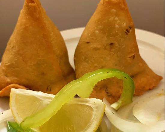 Order Vegetable Samosa food online from Cali Tandoor store, Culver City on bringmethat.com
