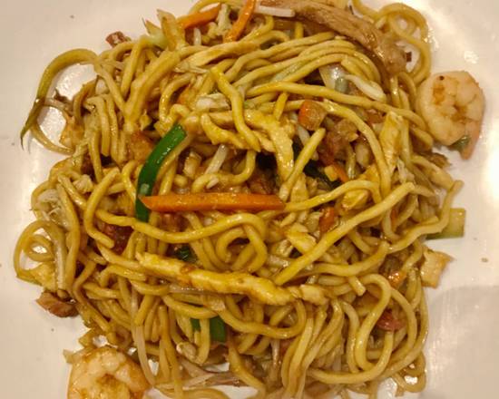 Order Combination Lo Mein本楼捞面 food online from Spring Garden store, Washington on bringmethat.com