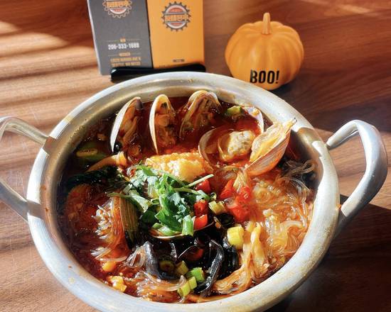 Order Spicy Clam Rice Noodles 开心花甲粉 food online from Friendship Bbq store, Seattle on bringmethat.com