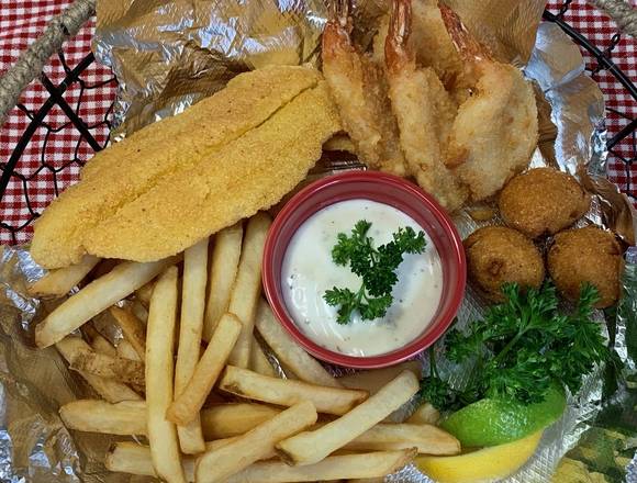 Order 1 Fish, 4 Jumbo Shrimp Platter Only food online from Crispy Chicken & Rice store, Garland on bringmethat.com