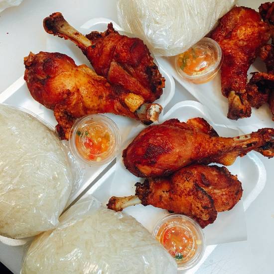 Order CHICKEN & STICKY RICE food online from Pho Sho Fusion House store, Porterville on bringmethat.com
