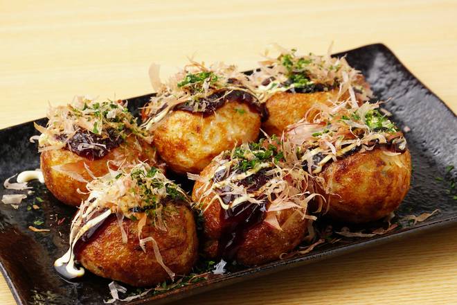 Order Takoyaki Octopus Balls 章鱼烧 food online from Kyoto Sukiyaki 京都壽喜燒 store, New York on bringmethat.com