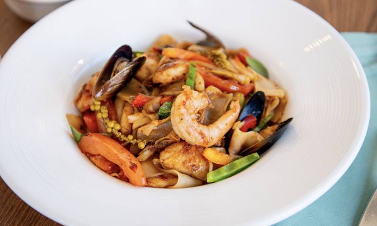 Order Pad Kee Mow Seafood food online from Celadon Thai Kitchen store, Los Angeles on bringmethat.com