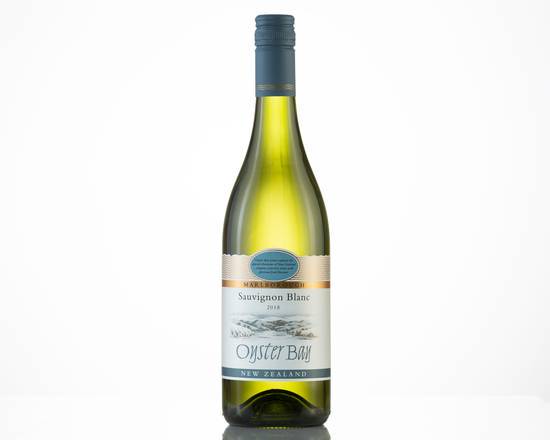 Order Oyster Bay Sauvignon Blanc, 750mL white wine (12.5% ABV) food online from Lehigh Liquors store, Fort Myers on bringmethat.com