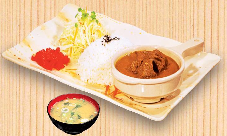 Order 104. Curry Rice with Beef food online from Ajisen Ramen store, San Diego on bringmethat.com