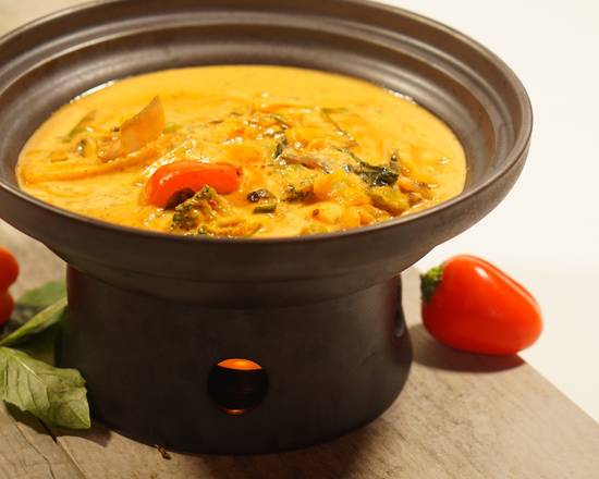 Order Chicken Thai Yellow Curry food online from Inchin Bamboo Garden store, San Ramon on bringmethat.com