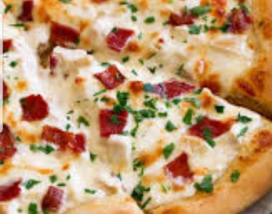Order Chicken Alfredo Pizza food online from Mama Mia Italian Cuisine store, Knoxville on bringmethat.com
