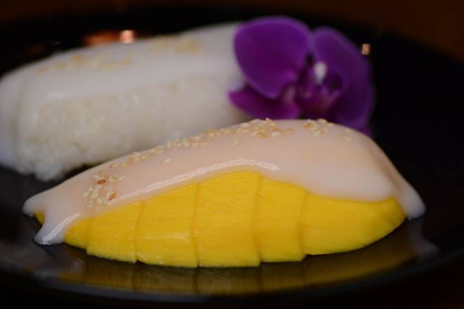Order #D1. Sticky Rice with Mango food online from Thai House store, Charlotte on bringmethat.com
