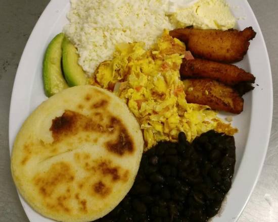 Order Desayuno Criollo food online from Arepa One store, Hialeah on bringmethat.com