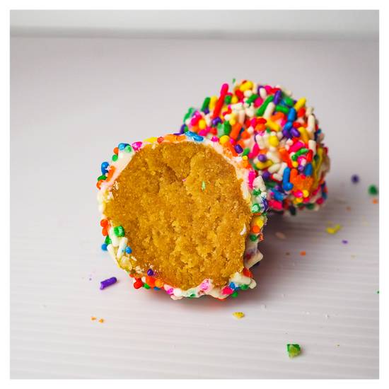 Order West Town Bakery Vanilla Sprinkle Cakeball 4pk 1.8oz food online from Everyday Needs by Gopuff store, Melrose Park on bringmethat.com