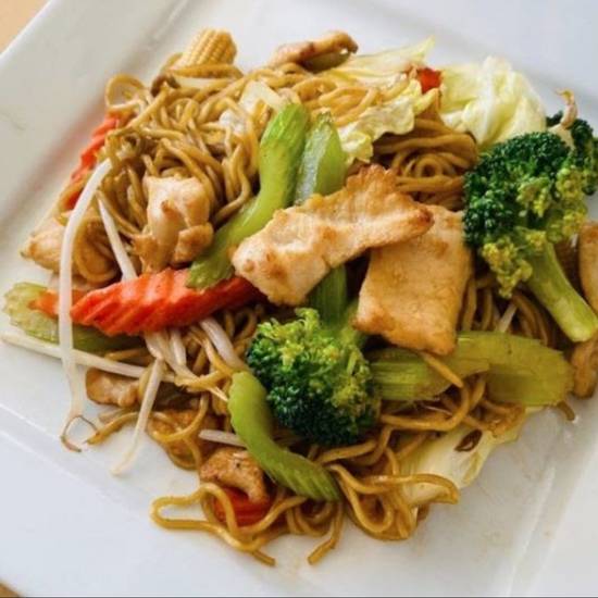 Order 24. Thai Chow Mein food online from Hot Thai Restaurant store, Los Angeles on bringmethat.com