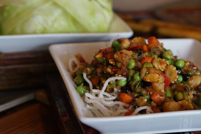 Order Chicken Lettuce Wraps food online from Inchin Bamboo Garden store, Nashville on bringmethat.com