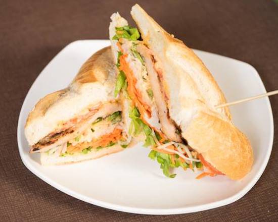 Order Grilled Pork Vietnamese Sandwich (돼지고기 석쇠구이 샌드위치) food online from Pho32 Shabu Shabu store, Palisades Park on bringmethat.com