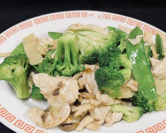 Order Moo Goo Gai Pan food online from Szechuan Restaurant Cityview store, Fort Worth on bringmethat.com