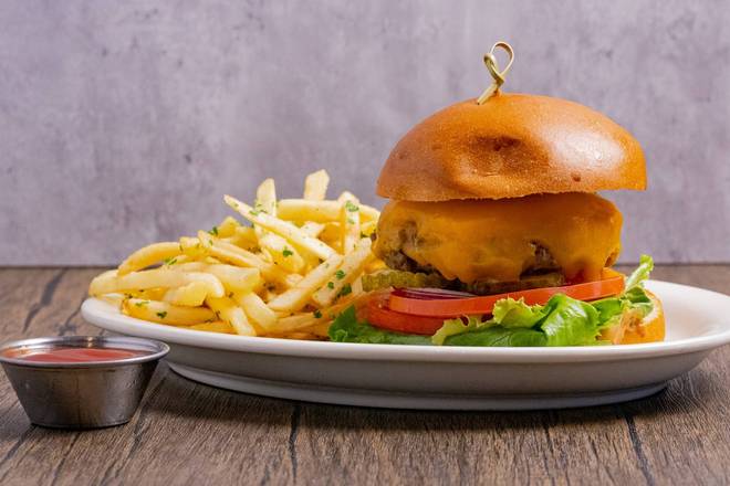 Order Classic Cheeseburger food online from 33 Taps store, Los Angeles on bringmethat.com