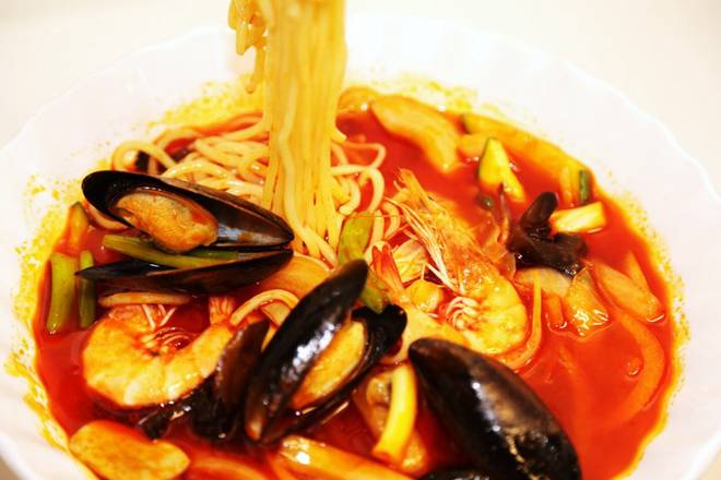 Order Samsun Jjampong food online from Daon store, Austin on bringmethat.com