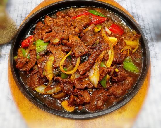 Order 铁板黑椒牛肉 Iron Pan Black Pepper Beef️ food online from Fashion Wok store, Sunnyvale on bringmethat.com