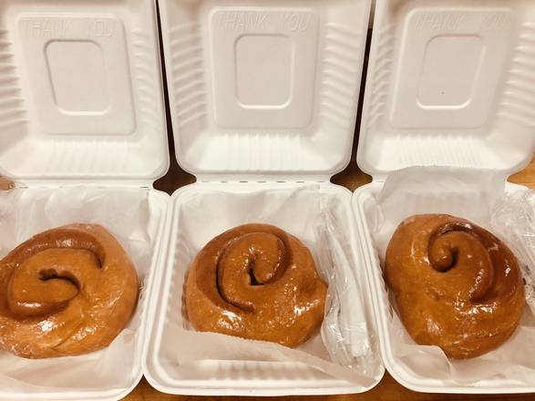 Order Cinnamon Roll food online from Get'n Go Donuts store, Carlsbad on bringmethat.com