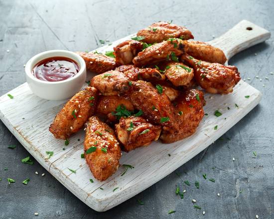 Order BBQ Chicken Wings food online from Charlie's Calzone Co store, Brentwood on bringmethat.com