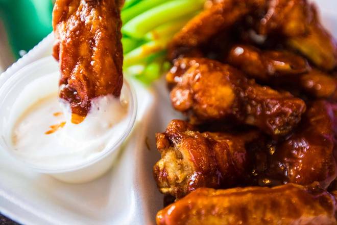 Order Buffalo Wings food online from Philly Style Pizza store, Philadelphia on bringmethat.com