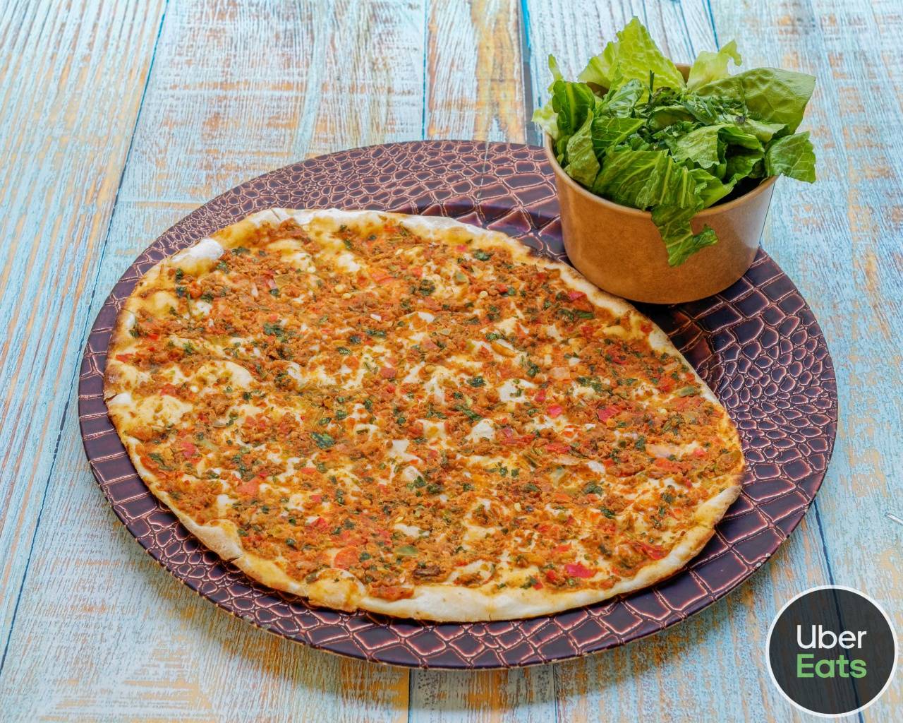 Une Pizza fine + side  + salade verte + Boisson 🤩