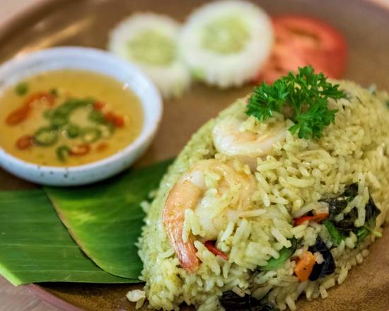 Order Thai Green Curry Fried Rice food online from Red basil thai kitchen store, Long Island City on bringmethat.com