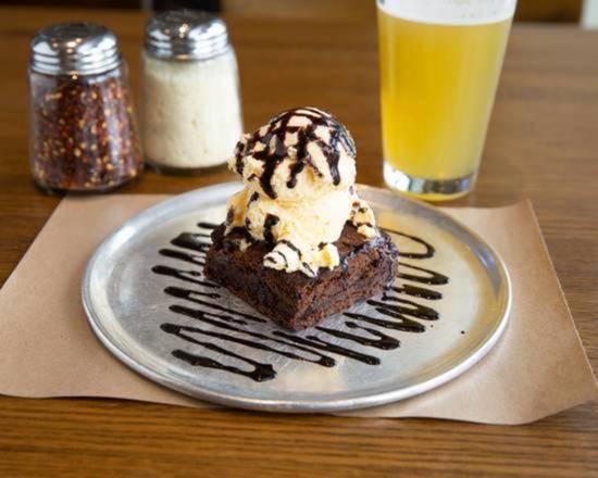 Order Chocolate Chip Brownie and Ice Cream food online from Rotolo's Craft & Crust - Burbank store, Baton Rouge on bringmethat.com