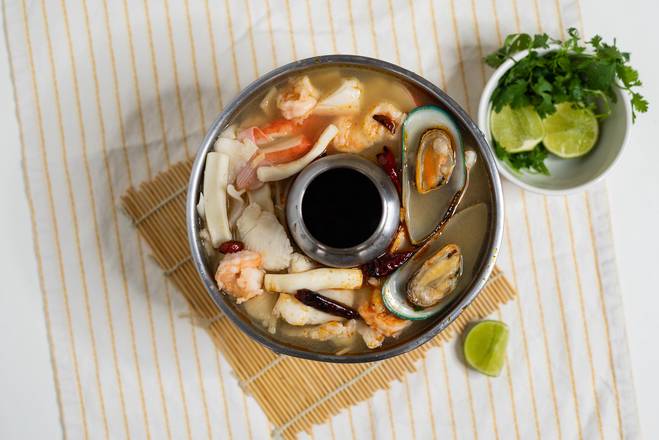 Order Seafood Tom Yum food online from Louie's Chinese Cuisine store, Wilmington on bringmethat.com