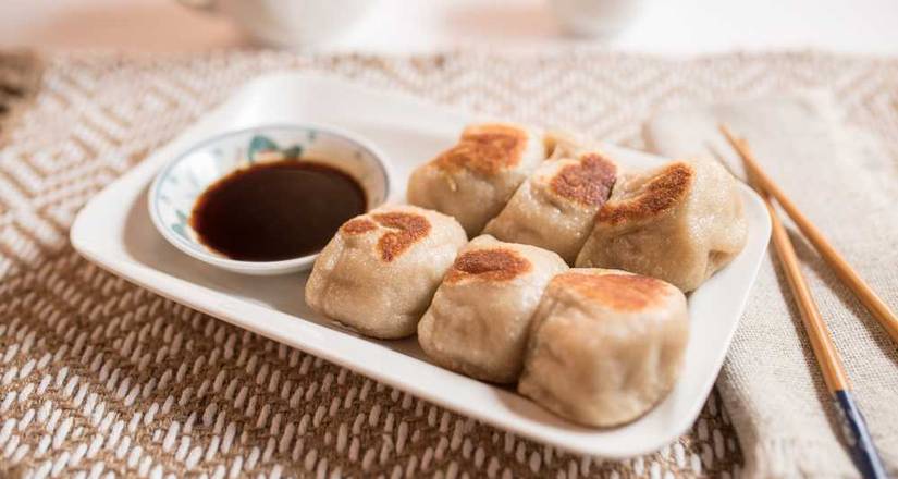 Order Pot Stickers (6 pcs) food online from Mon Lung Restaurant store, Chicago on bringmethat.com