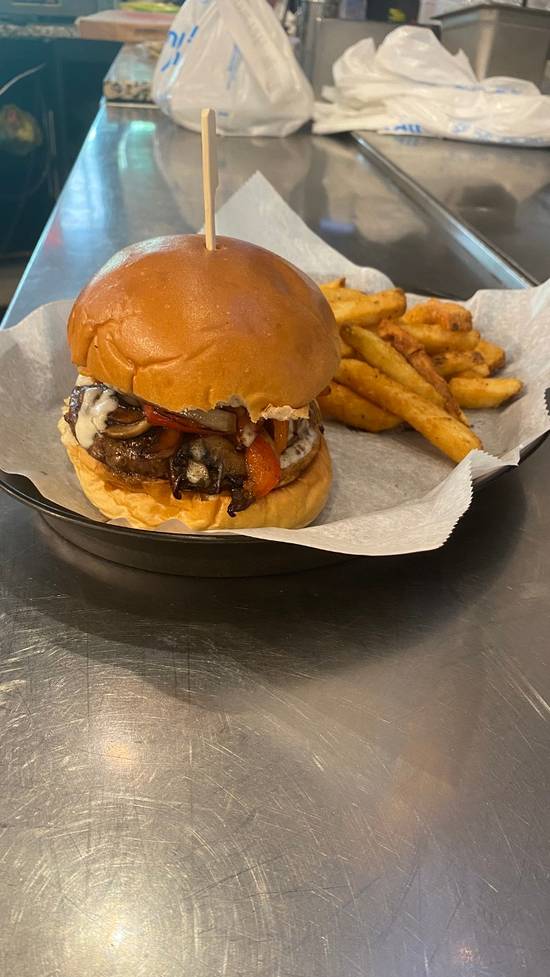 Order Royal Burger food online from Habeeb Grill By Pita Grill And Creperie store, Franklin on bringmethat.com