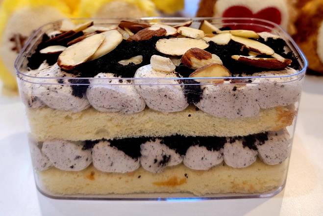 Order Oreo & Sea Salt Cream Small Cake Box food online from Oh Bear Cafe & Teahouse store, Seattle on bringmethat.com