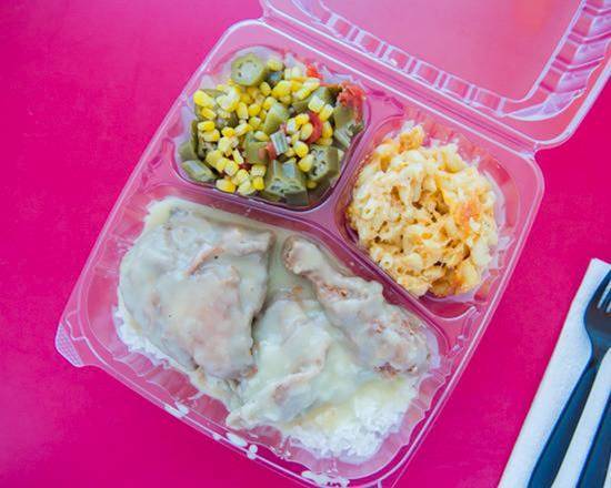 Order Large Plate Smothered Chicken food online from Lena Soul Food Cafe store, Oakland on bringmethat.com