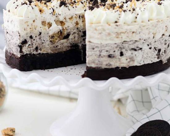 Order Special X-Large Oreo Cheesecake Slice with Whip Cream food online from Valbella Midtown store, New York on bringmethat.com