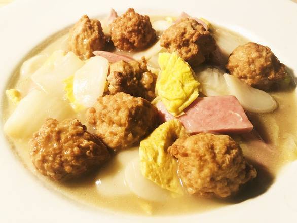 Order Meatball Soup with Rice Cake and More -团团圆圆丸子炖 food online from He store, Middletown on bringmethat.com