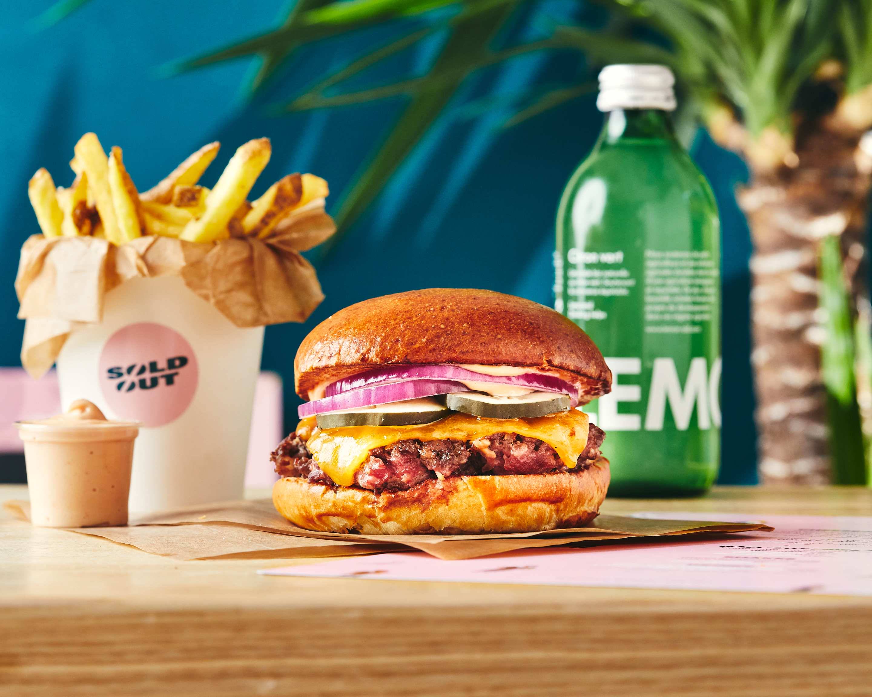 Sold Out Burger Delivery In Paris Menu And Prices Uber Eats
