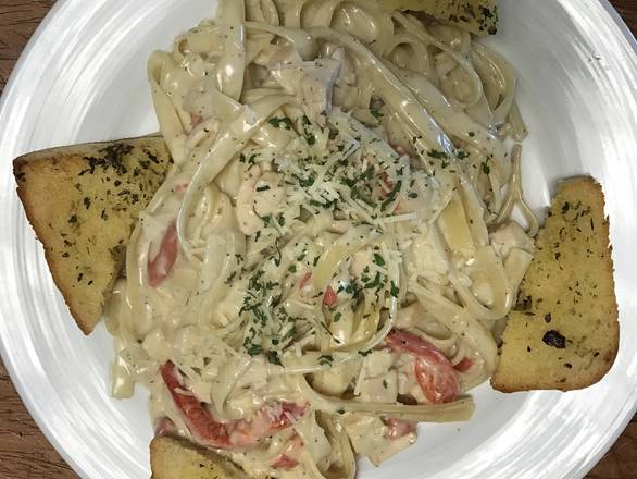Order Fettuccine con Pollo food online from Palermo store, Seattle on bringmethat.com