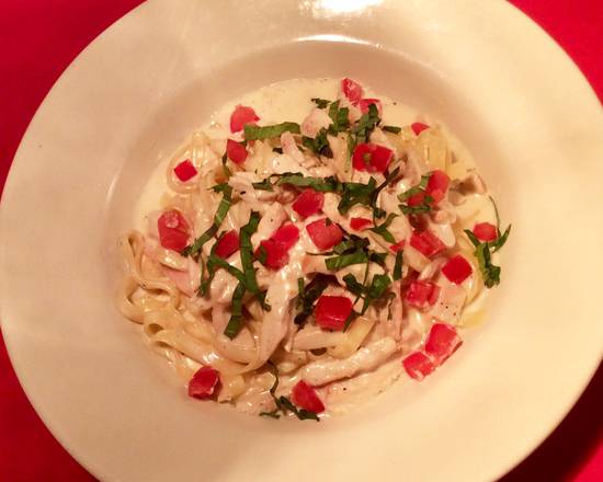 Order Chicken Alfredo food online from Saint Rocco's New York Italian store, Dallas on bringmethat.com