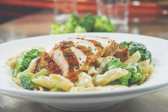 Order Chicken and Broccoli Pasta food online from Ruby Tuesday store, Las Cruces on bringmethat.com
