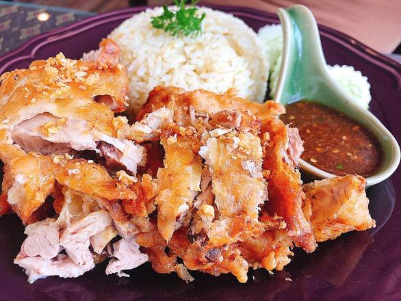 Order Khao Mun Gai Taut (Crispy Chicken Rice) food online from Basil Cafe Thai Cuisine store, ST PAUL on bringmethat.com