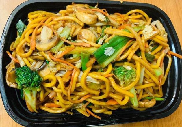 Order 39. Vegetable Lo Mein  菜捞面（大） food online from Great Wall Chinese Restaurant store, Haysville on bringmethat.com