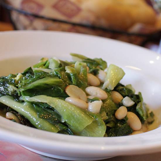 Order Escarole & Beans food online from Mama Theresa's store, Westbury on bringmethat.com